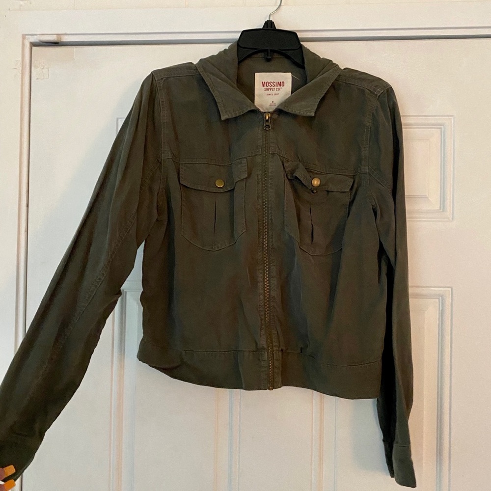Olive green casual zip up fall simple jacket. Mossimo fall autumn dark g…